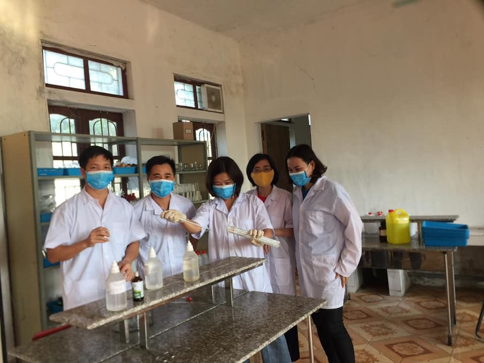 Giáo viên Trường THPT Kỳ Anh sáng chế kính che mặt ngừa COVID-19 ảnh 5