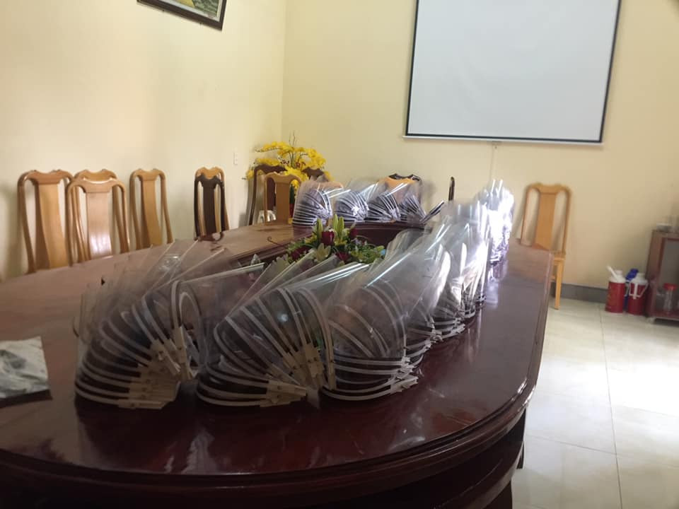 Giáo viên Trường THPT Kỳ Anh sáng chế kính che mặt ngừa COVID-19 ảnh 4