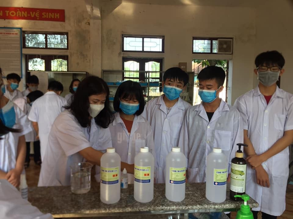 Giáo viên Trường THPT Kỳ Anh sáng chế kính che mặt ngừa COVID-19 ảnh 6