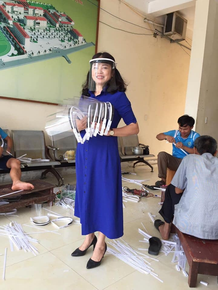 Giáo viên Trường THPT Kỳ Anh sáng chế kính che mặt ngừa COVID-19 ảnh 2