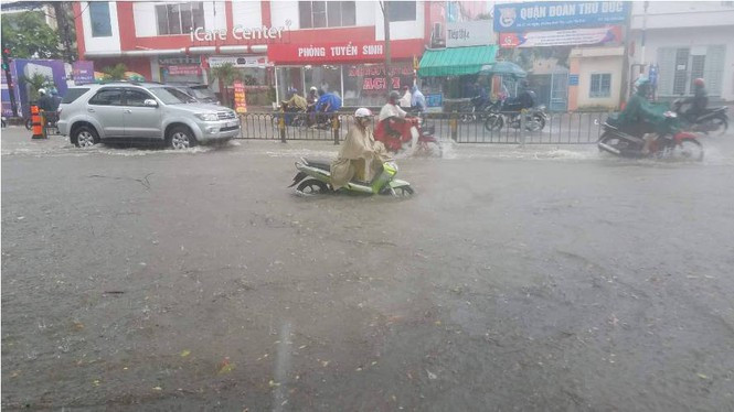 Miền Bắc giảm nắng nóng, miền Nam mưa lớn ảnh 1