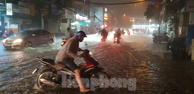 Áp thấp nhiệt đới có thể mạnh lên thành bão, Nam Bộ mưa lớn ảnh 1