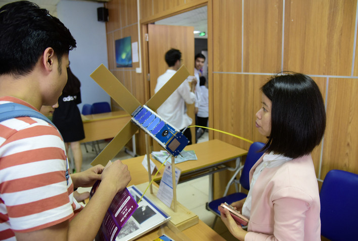 Giới trẻ thủ đô hào hứng khám phá vũ trụ ảnh 4