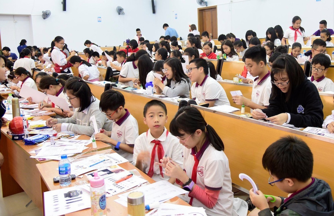 Giới trẻ thủ đô hào hứng khám phá vũ trụ ảnh 1