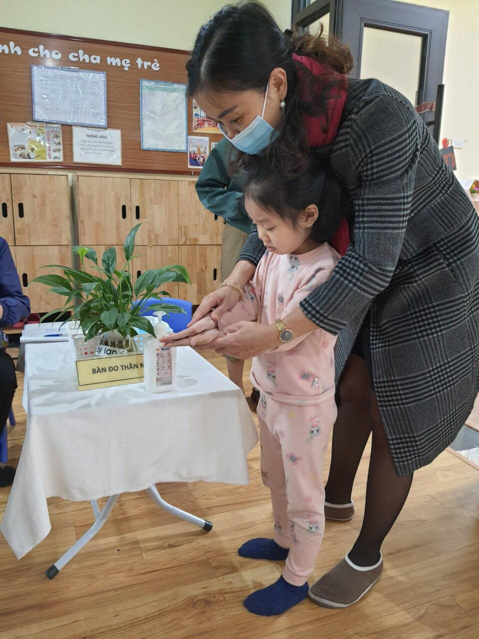 Sáng nay, hơn hai triệu học sinh Hà Nội trở lại trường ảnh 8