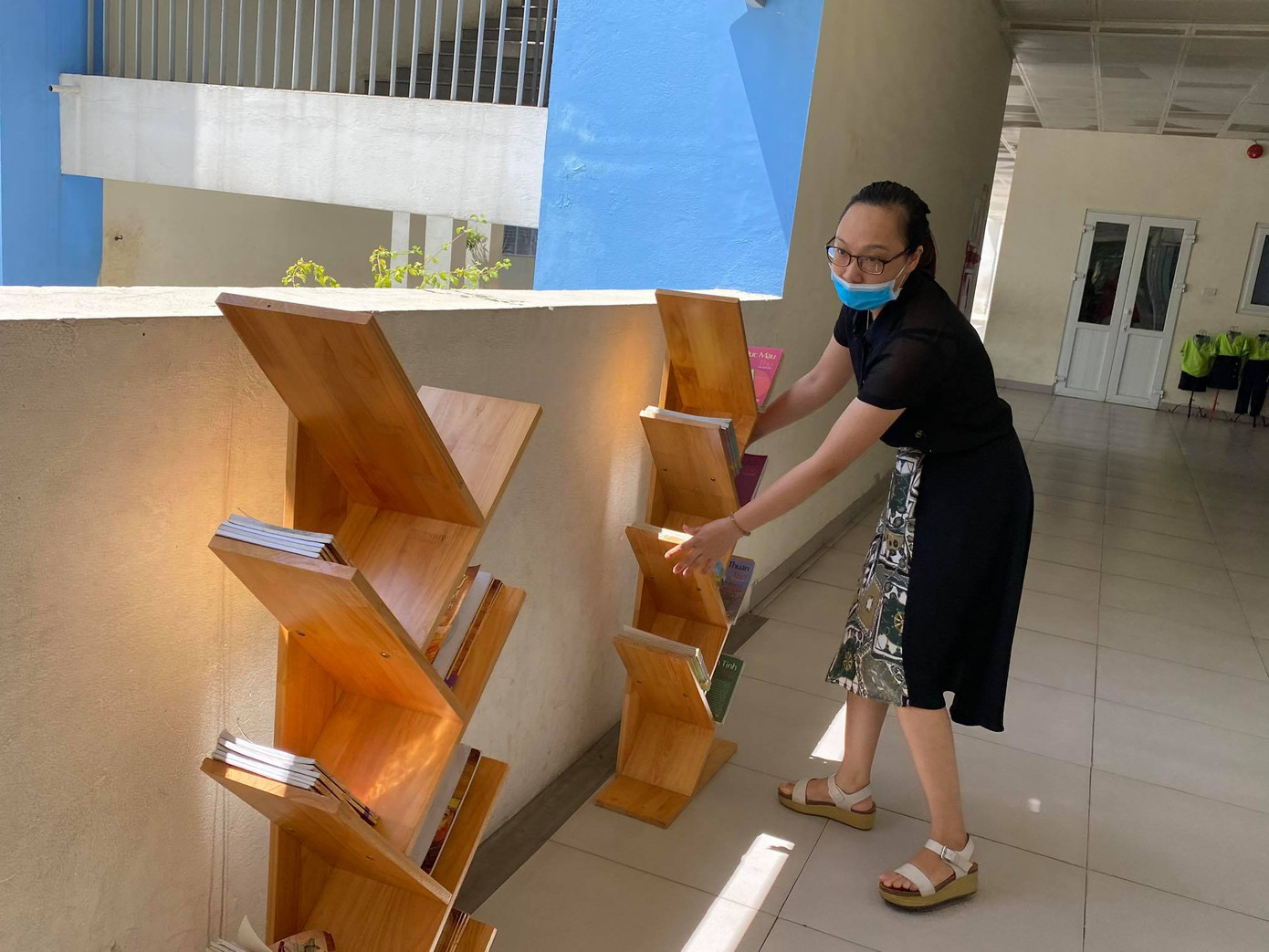 Giáo viên lớp 1 'thức cùng mùa hè' để kịp đổi mới SGK ảnh 4