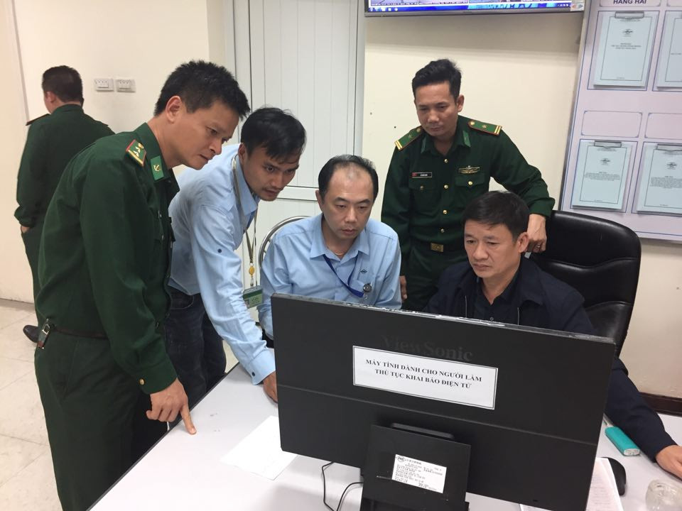 Chìm tàu ở Hà Tĩnh: Nỗ lực tìm kiếm 10 nạn nhân mất tích ảnh 4