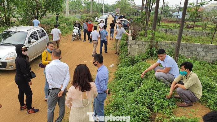 Nghịch lý, giá đất trong làng xóm ở Hà Nội bị đẩy lên cao ngất ảnh 1