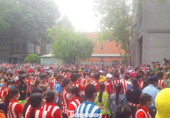 Công nhân ở Bình Dương đòi quyền lợi bảo hiểm ảnh 3