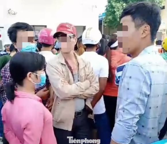 Công nhân ở Bình Dương đòi quyền lợi bảo hiểm ảnh 1