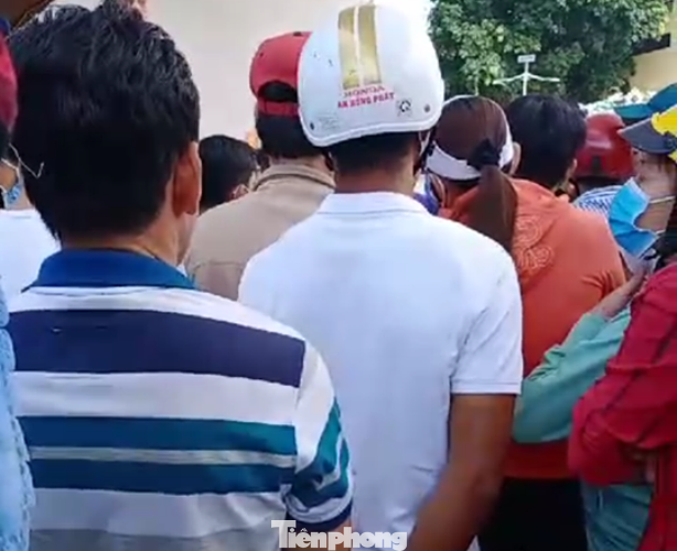 Công nhân ở Bình Dương đòi quyền lợi bảo hiểm ảnh 2