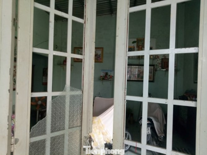 Côn đồ vào tận nhà tấn công một gia đình sau tiệc thôi nôi của cháu ảnh 1