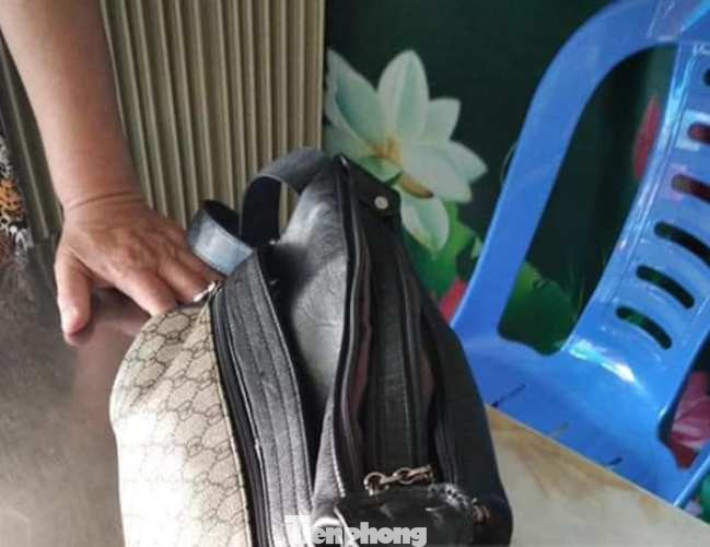 Nhặt được túi vàng, người phụ nữ nói 'không phải của mình cố lấy sẽ mất đi' ảnh 2