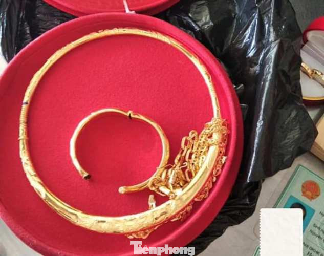 Nhặt được túi vàng, người phụ nữ nói 'không phải của mình cố lấy sẽ mất đi' ảnh 3