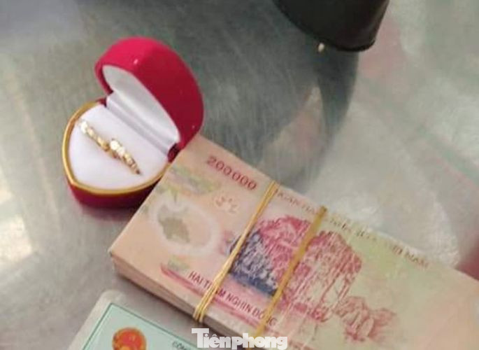 Nhặt được túi vàng, người phụ nữ nói 'không phải của mình cố lấy sẽ mất đi' ảnh 4