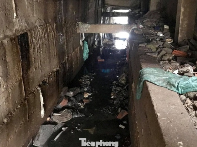 Hàng trăm người mò tìm bé 4 tuổi suốt 8 ngày dưới đoạn mương dài 10km ảnh 2