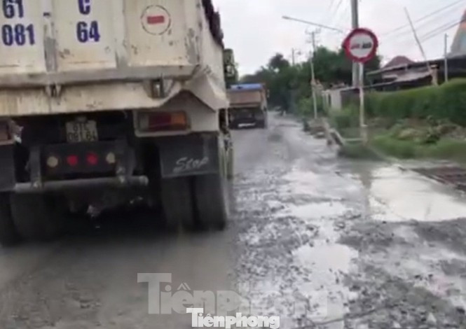 Bình Dương ra quân xử lý xe ben ‘hết đát’ lộng hành phá nát đường ảnh 2