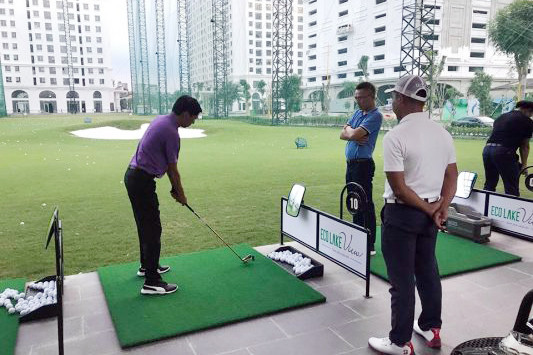 Đình chỉ sân tập golf vô tư hoạt động giữa mùa dịch ở Hà Nội ảnh 3