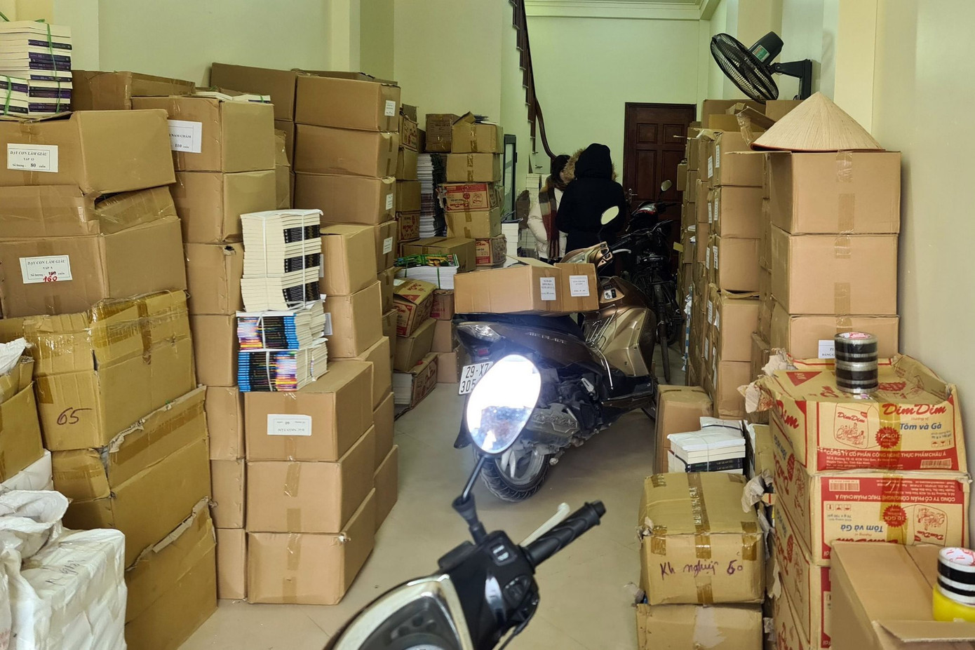 Phát hiện hơn 40 nghìn cuốn sách không rõ nguồn gốc ảnh 3