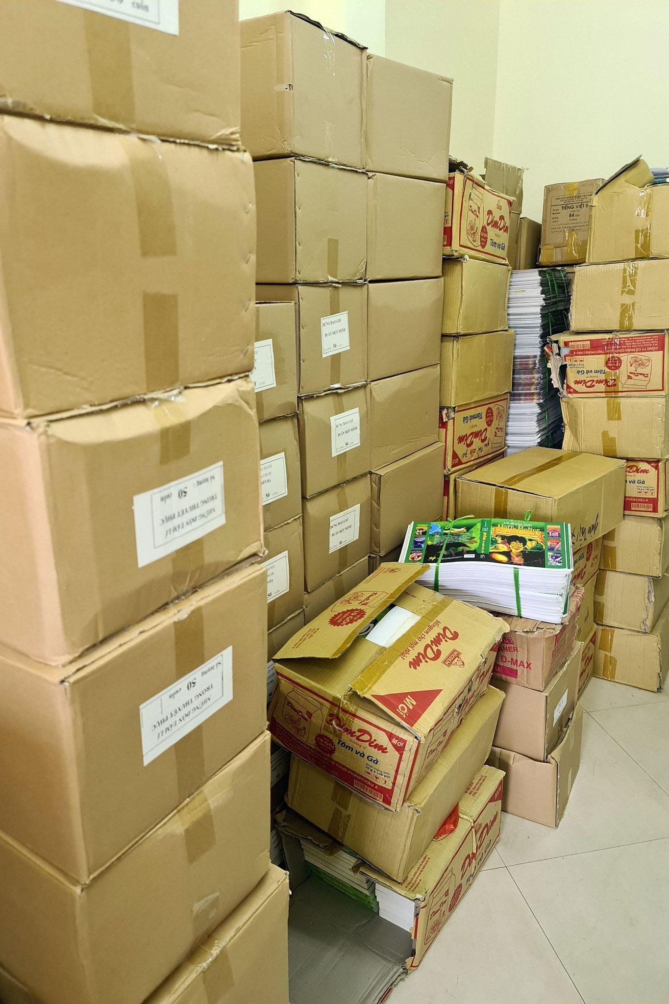 Phát hiện hơn 40 nghìn cuốn sách không rõ nguồn gốc ảnh 4