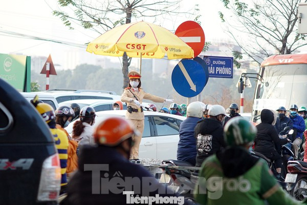 Cục CSGT phân luồng phương tiện từ xa phục vụ Đại hội XIII ảnh 1