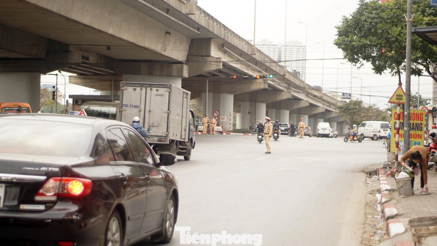 Đo nồng độ cồn sau nhiều tiếng uống 2 cốc bia, lái xe ôm ‘khóc ròng’ khi nộp phạt ảnh 4