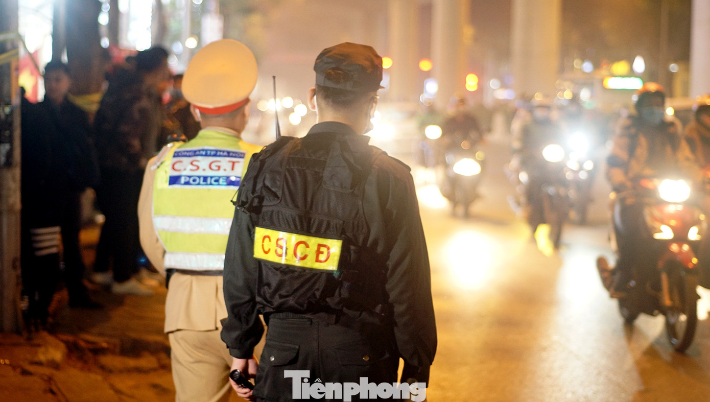 Vi phạm nồng độ cồn ở mức 'khủng', người đàn ông ngậm ngùi... bắt taxi về ảnh 3