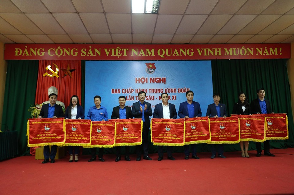 Tuổi trẻ Việt Nam tự hào tiến bước dưới cờ Đảng ảnh 1