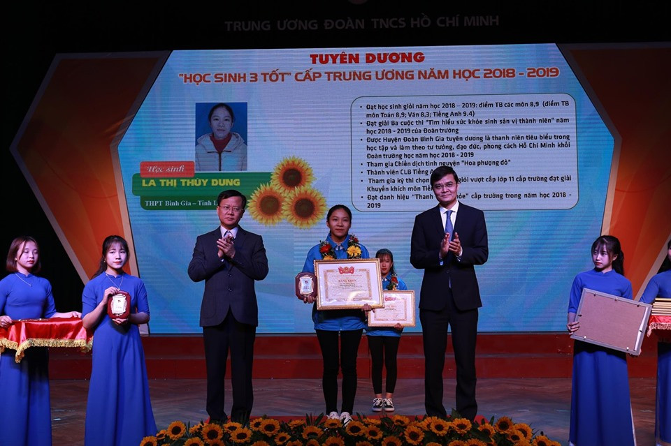 83 học sinh được tuyên dương 'Học sinh 3 tốt', 'Học sinh 3 rèn luyện' ảnh 2