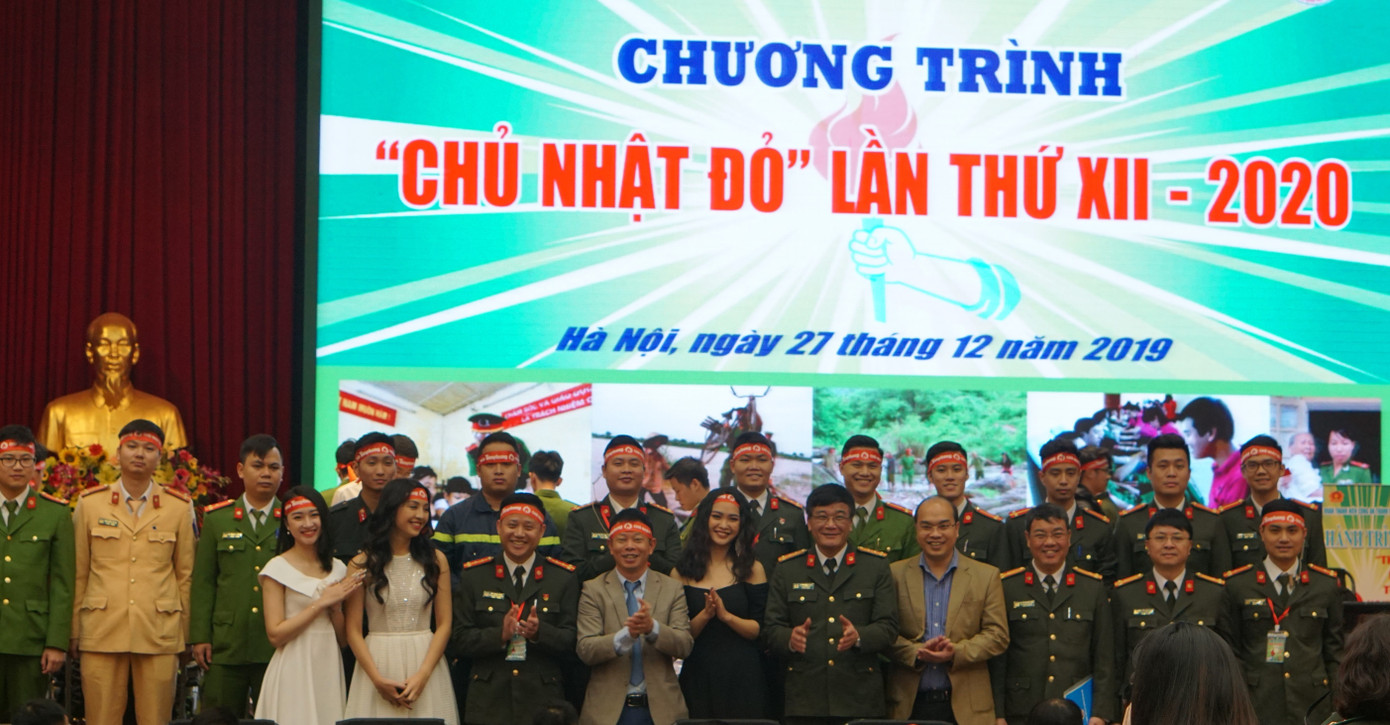 Hàng ngàn chiến sĩ công an xếp hàng hiến máu 'Chủ nhật Đỏ' ảnh 9