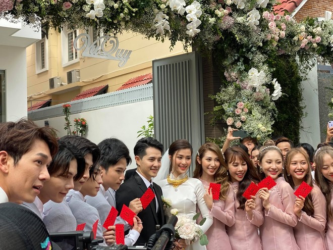 Khoảnh khắc ấn tượng trong đám hỏi Ông Cao Thắng và Đông Nhi ảnh 6