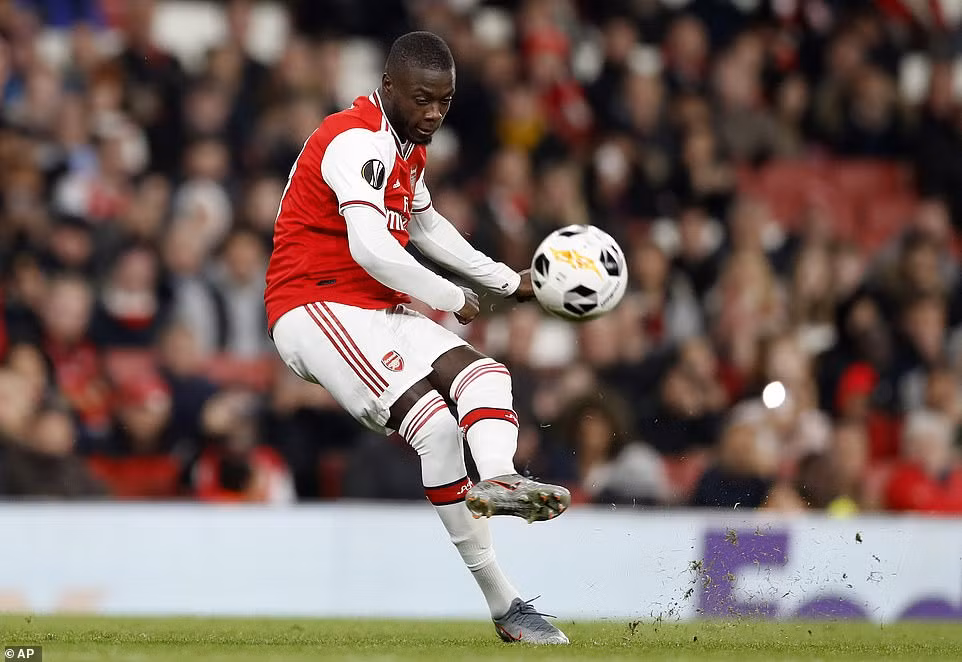 ‘Bom tấn’ lập siêu phẩm đá phạt, Arsenal thắng ngược khó tin ảnh 1
