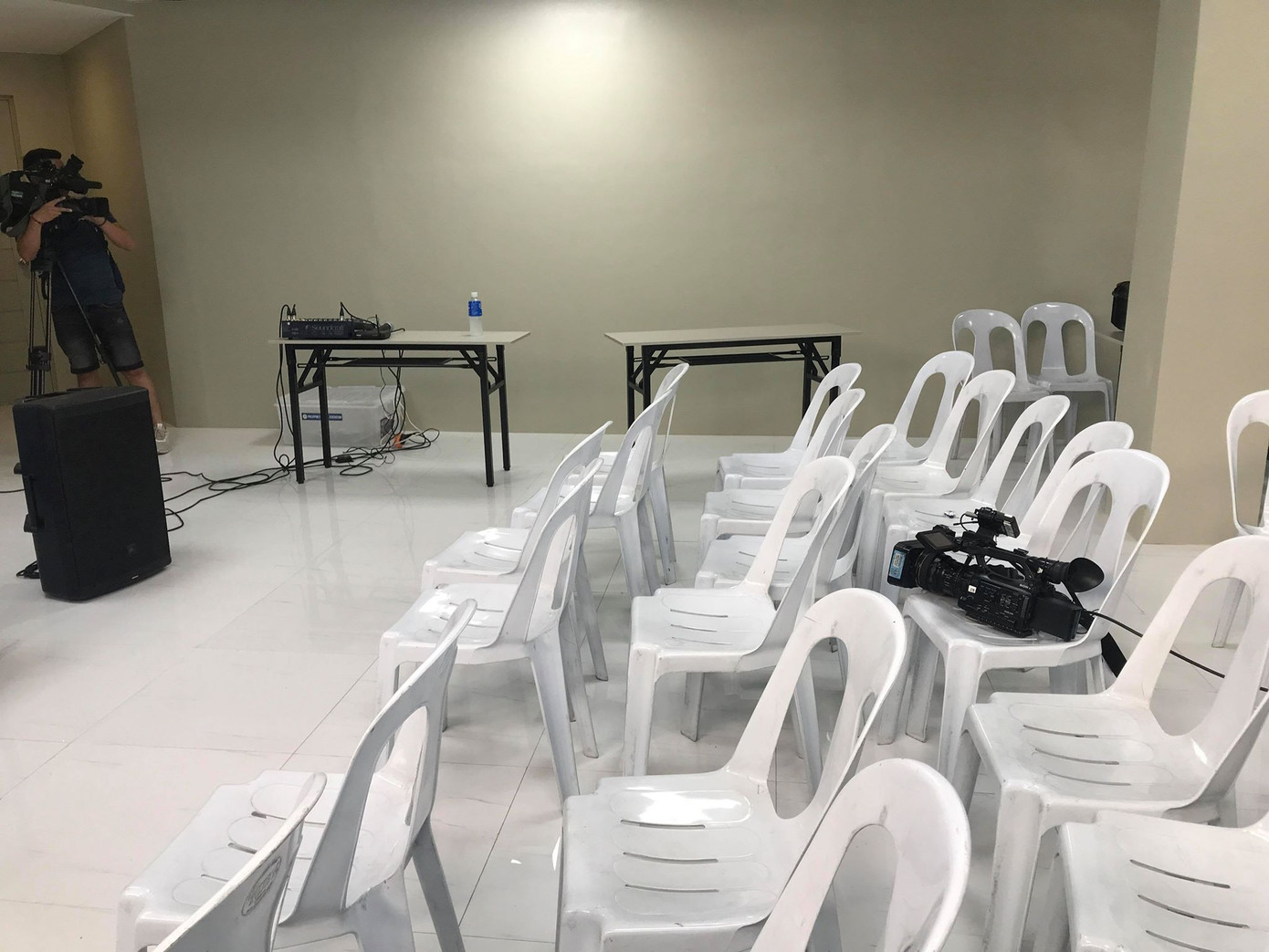 Sốc với phòng họp báo như... nhà kho ở SEA Games 30 ảnh 4