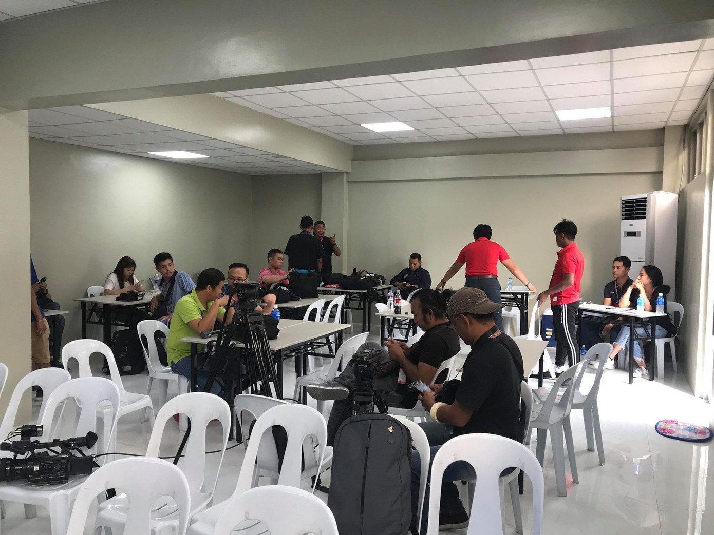 Sốc với phòng họp báo như... nhà kho ở SEA Games 30 ảnh 3