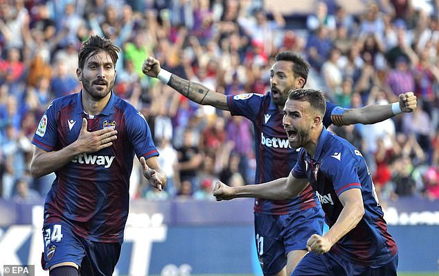 Thủng lưới 3 bàn trong 7 phút, Barca thua sốc trước Levante ảnh 1
