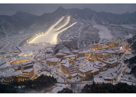 Ông Kim Jong-un đi cáp treo ngắm khu resort trượt tuyết sang chảnh ảnh 2