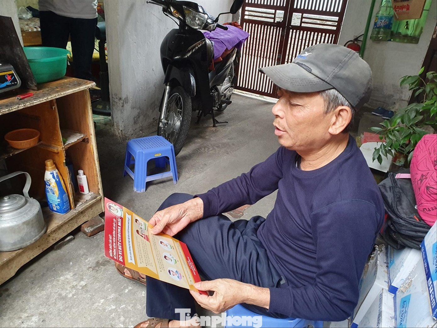 Bắt đầu xét nghiệm COVID-19 cho 'xóm' chạy thận cạnh bệnh viện Bạch Mai ảnh 1