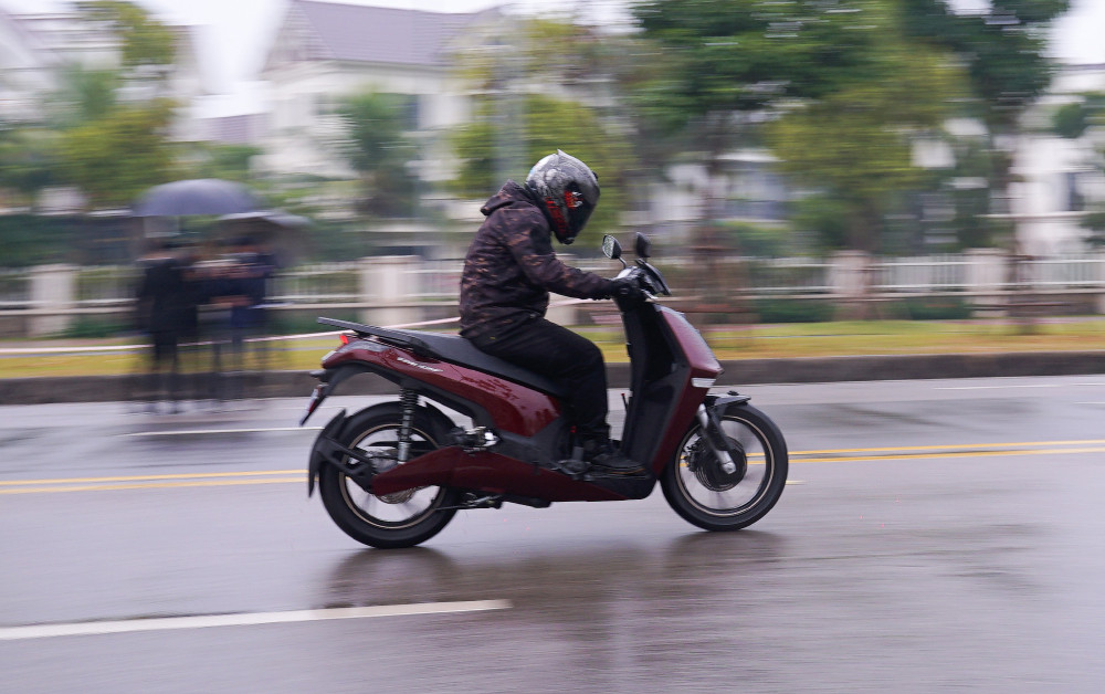 Cặp xe máy điện VinFast thách thức scooter ăn khách ở VN ảnh 2