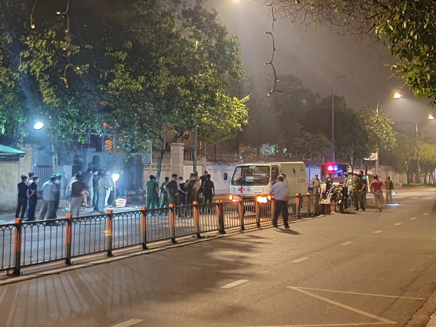 Xác định danh tính thi thể trong bao tải bỏ bên lề đường ở Sài Gòn ảnh 1