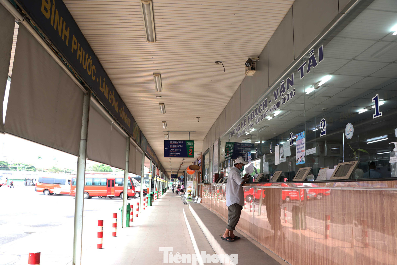 Hai bến xe lớn nhất Sài Gòn vắng hoe ngày đầu mở cửa trở lại ảnh 13