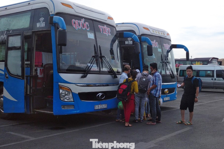 Hai bến xe lớn nhất Sài Gòn vắng hoe ngày đầu mở cửa trở lại ảnh 9