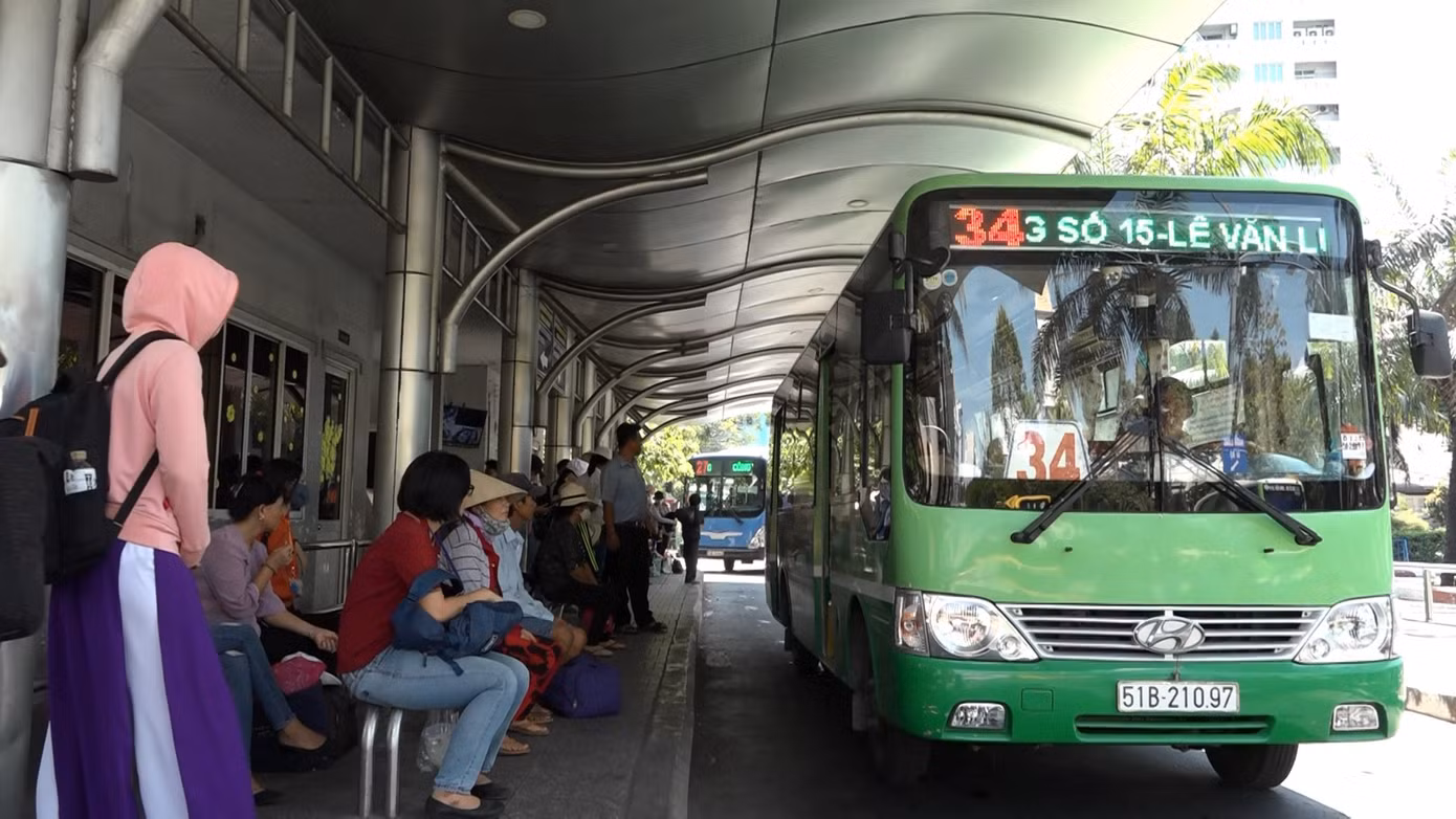 TPHCM cho phép taxi, xe khách hoạt động trở lại, xe buýt tiếp tục ngừng ảnh 1