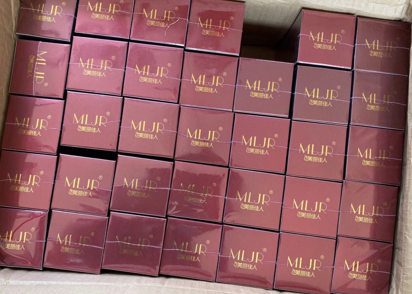 ‘Hoa hậu công sở’ - bà chủ kho mỹ phẩm lậu 'khủng' vừa bị phát hiện ở TPHCM là ai? ảnh 3