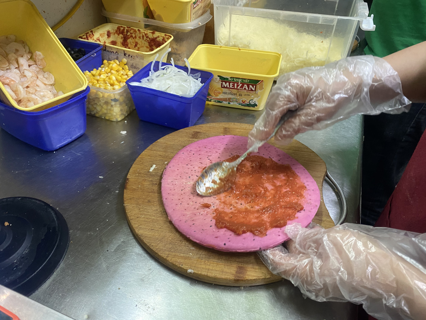 Pizza giải cứu thanh long đắt hàng tại Hà Nội ảnh 7