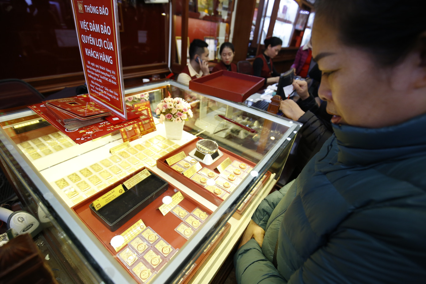 Giá vàng 'điên loạn' do đâu? ảnh 1 Giá vàng 'điên loạn' do đâu? ảnh 1