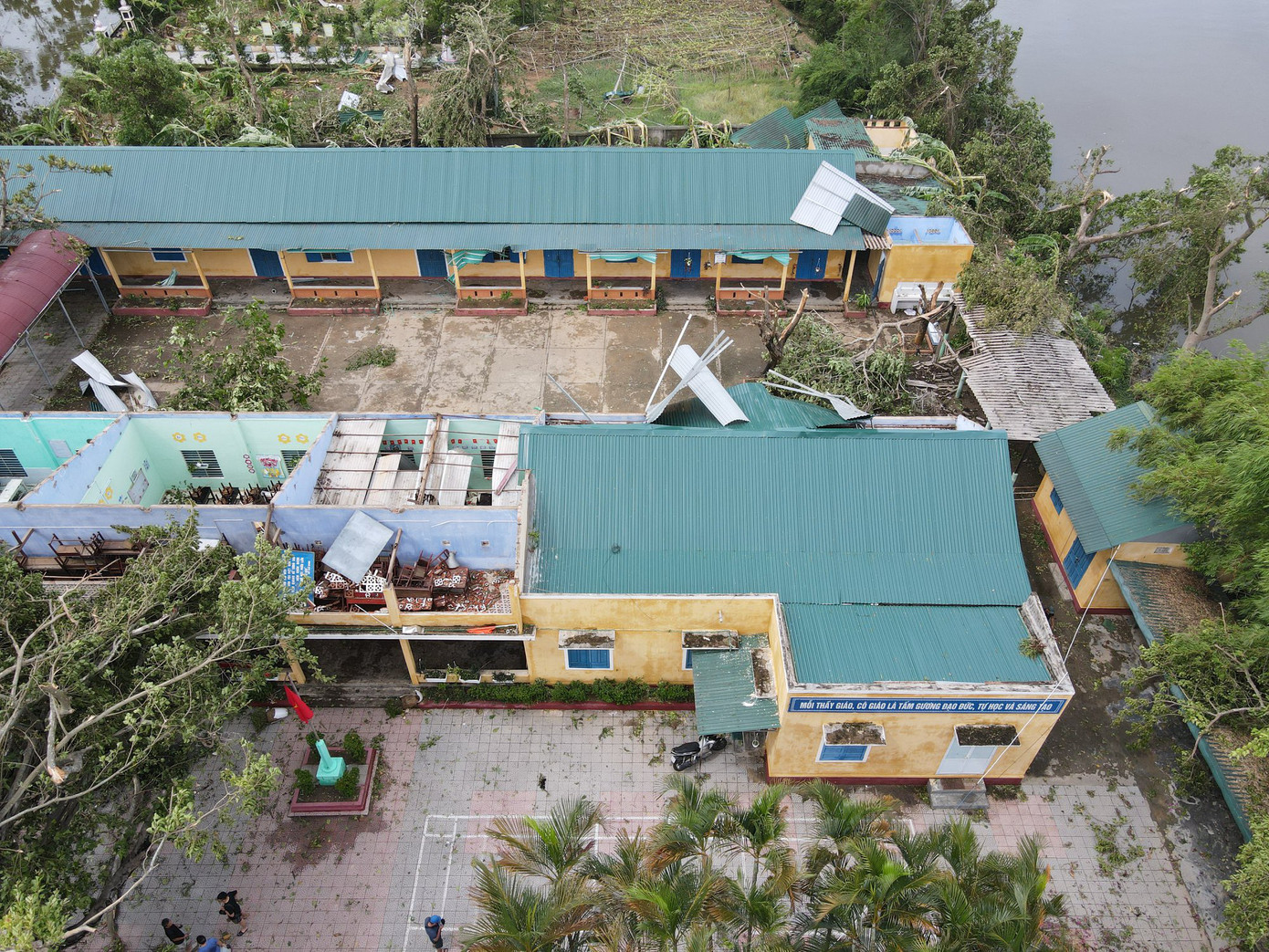 Bão số 5 gây thiệt hại nặng ở nhiều địa phương, hơn 100 người bị thương ảnh 1