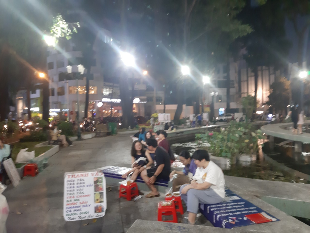 TP. HCM: Hàng quán bắt đầu nhộn nhịp trở lại ảnh 13