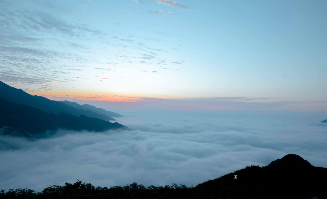 Lặng ngắm biển mây trên đỉnh Tà Xùa ảnh 11