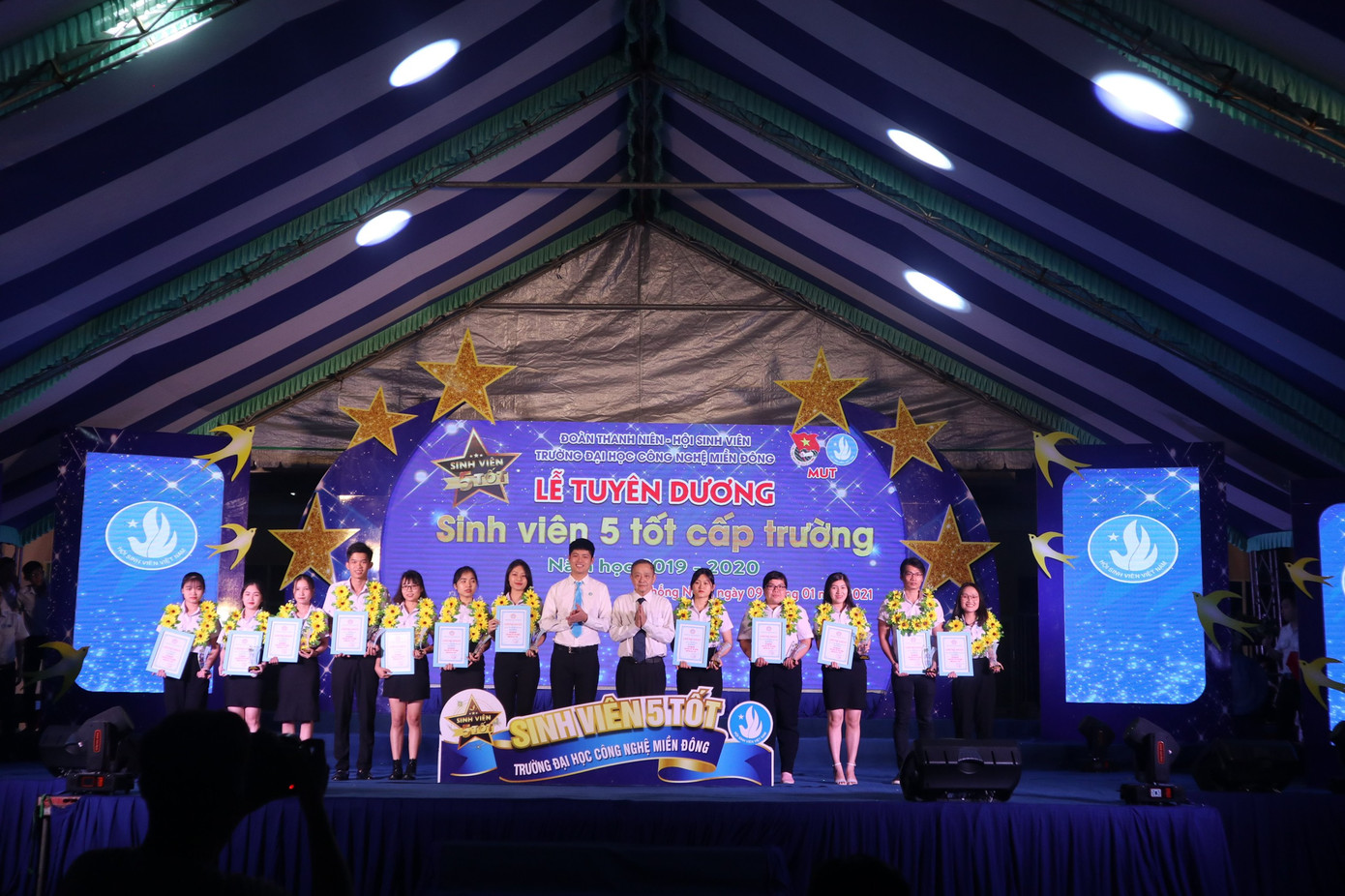 Trường ĐH Công nghệ Miền Đông tuyên dương “Sinh viên 5 tốt” và cán bộ Hội tiêu biểu ảnh 10