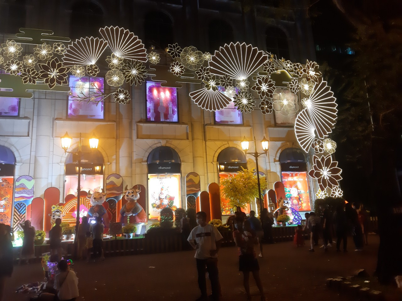 Giới trẻ Sài Gòn chuyển đón Giao thừa tại các quán cà phê ảnh 4